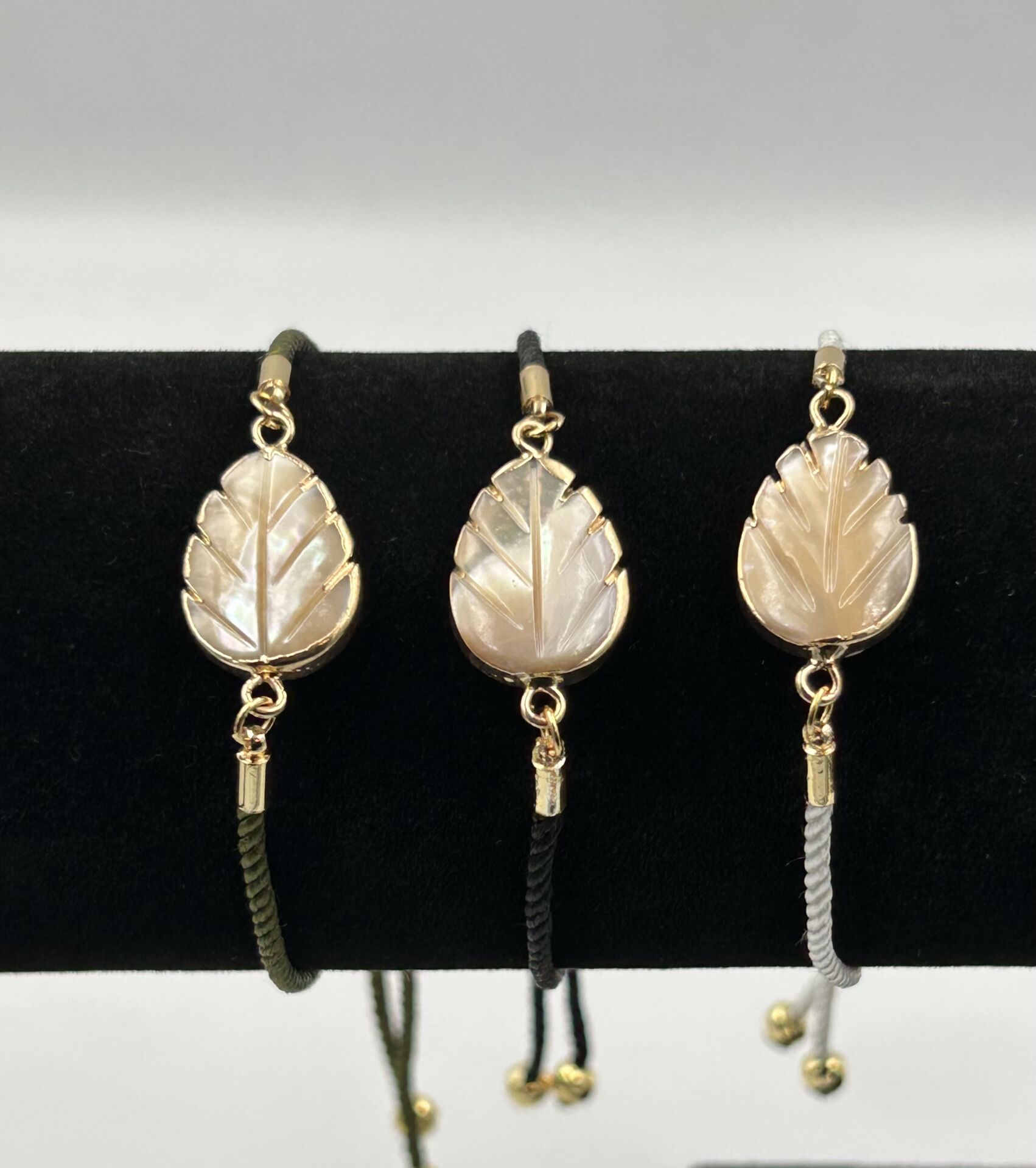 Lunaria – Sedef Yaprak Bileklik