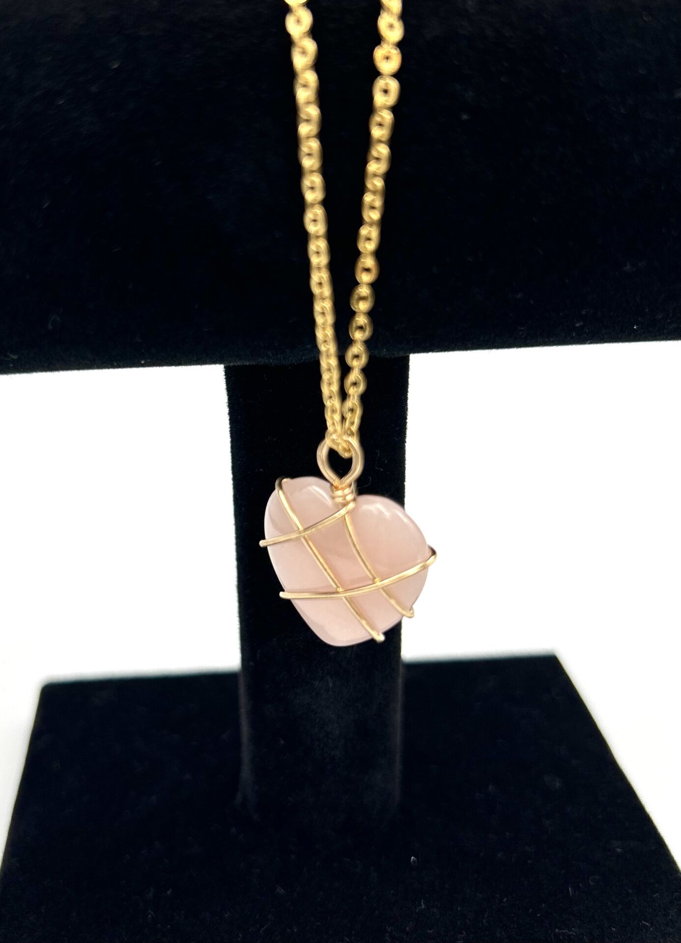 Kalp Şeklinde Pembe Kuvars Kolye